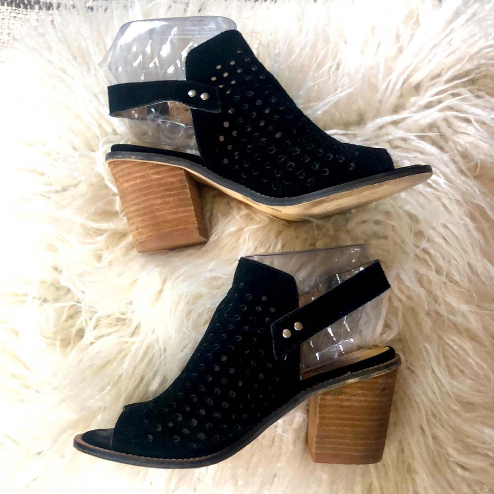 Chinese Laundry perforated suede open toe, slingback, stacked heel Sz 6.5